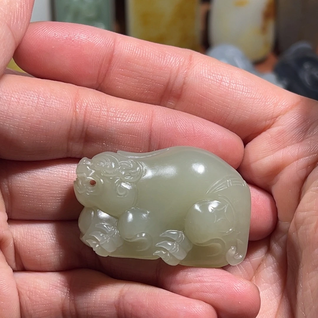 和田玉未镶嵌颈饰背部肉质过灯