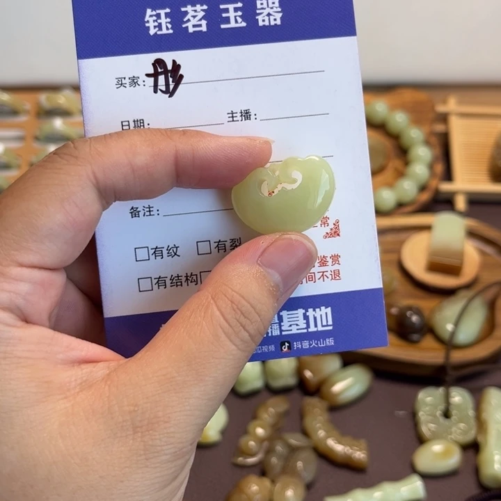彤***晨和田玉未镶嵌颈饰