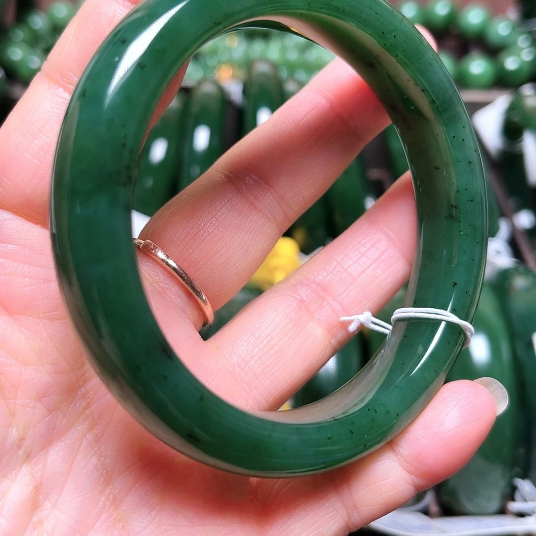 和田玉（碧玉）未镶嵌手镯