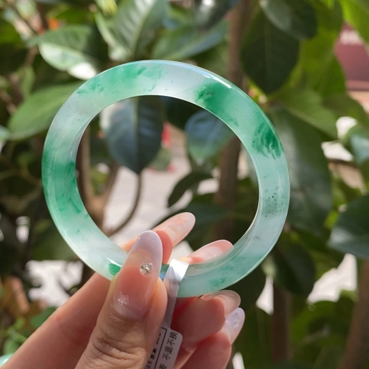 未镶嵌手镯石英岩玉