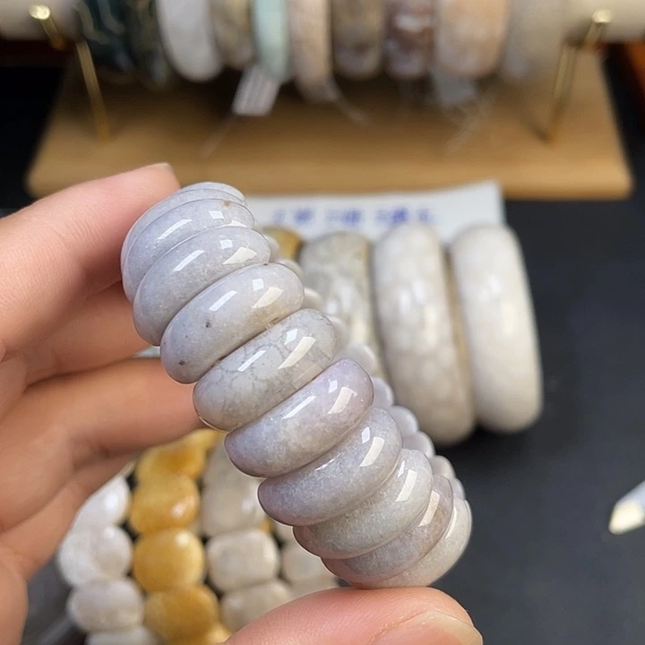 硅化珊瑚（珊瑚玉）未镶嵌手镯