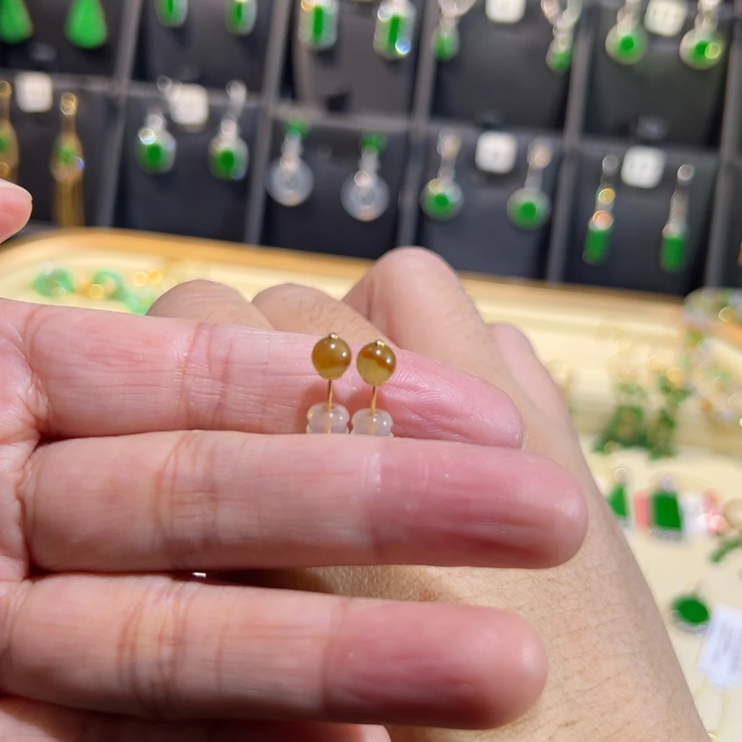 颈饰18K金镶嵌翡翠耳钉