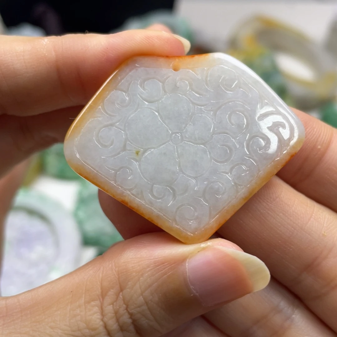 翡翠未镶嵌颈饰牌子