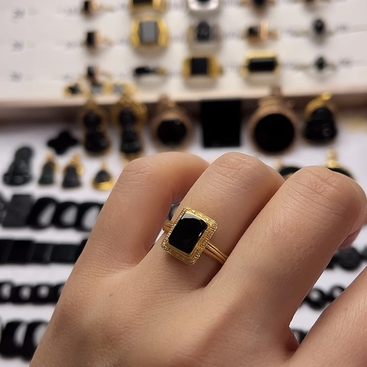 翡翠18K金镶嵌戒指翡翠