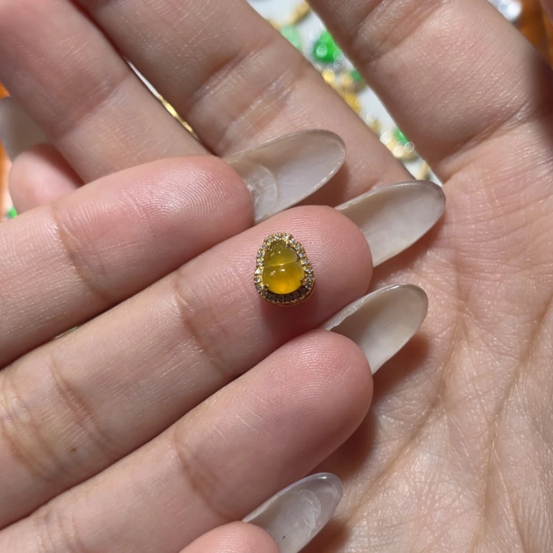 【闪购商品】颈饰18K金镶嵌翡翠