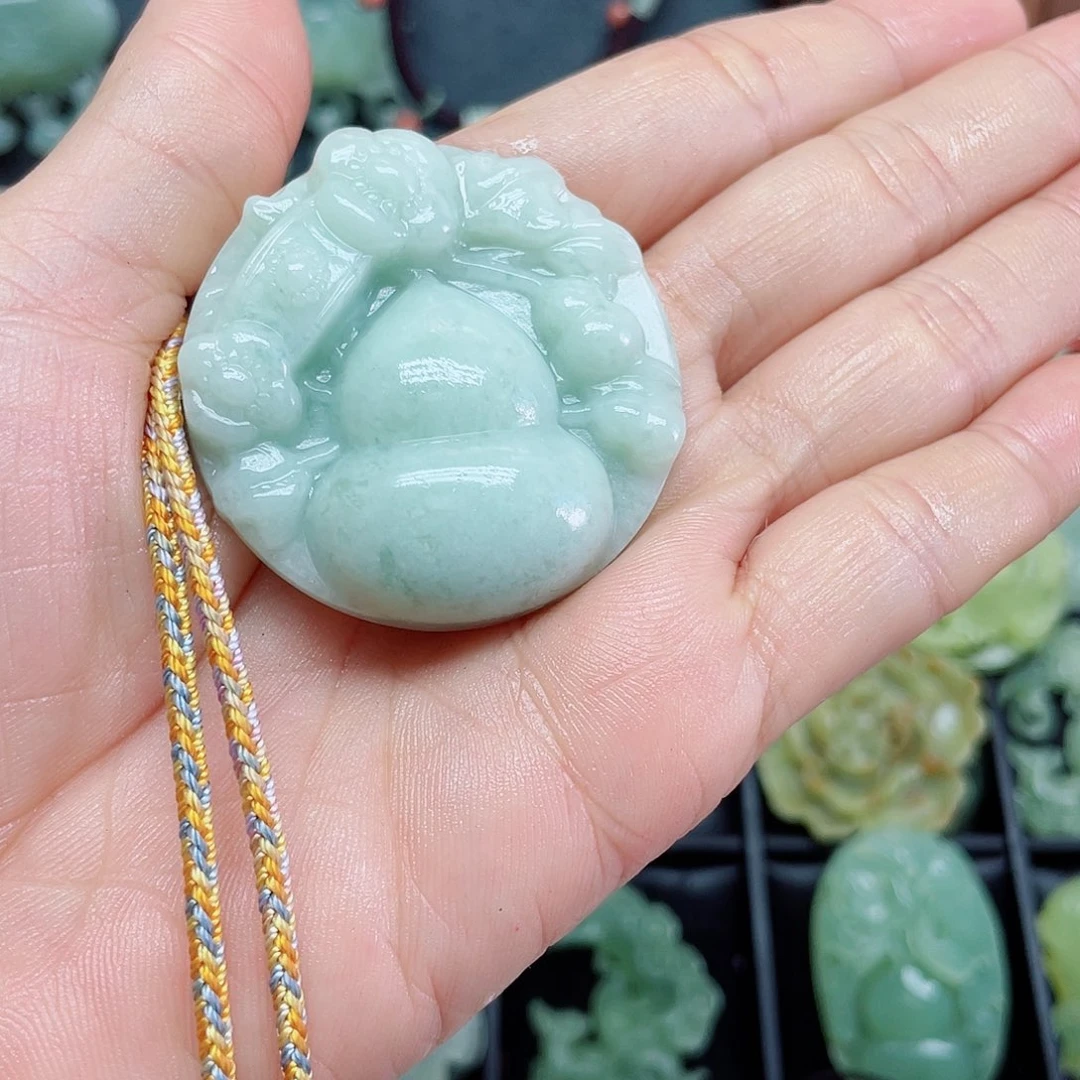 蛇纹石玉未镶嵌颈饰普****?