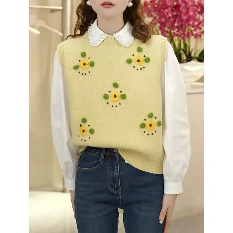 2025早春叠穿马甲女宽松花朵刺绣设计感外搭春秋新款时尚坎肩背心