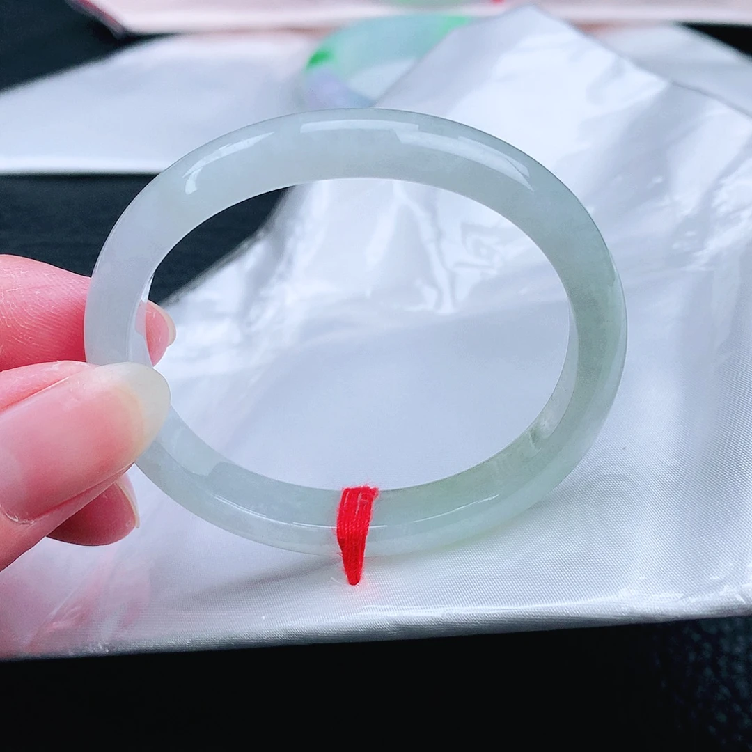 翡翠未镶嵌手镯（贵妃镯）。。