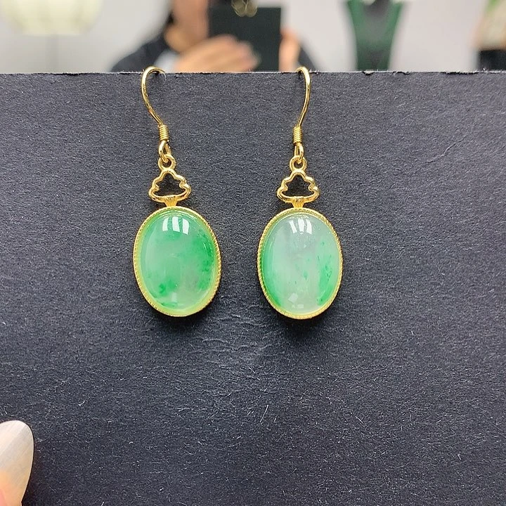 石英质玉（非洲翠）银S925镶嵌耳钉L****?