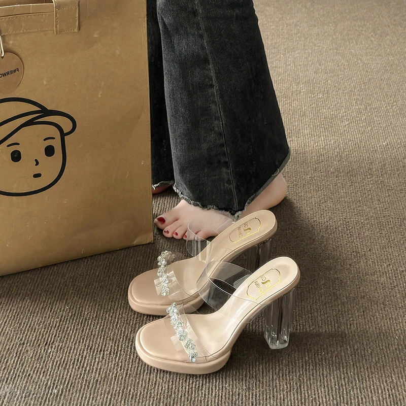 透明水钻凉鞋女夏季2025新款外穿粗跟高跟仙女一字带绝美水晶拖鞋