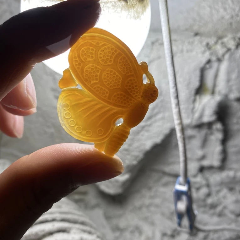 和田玉糖玉红糖精品蝴蝶挂件