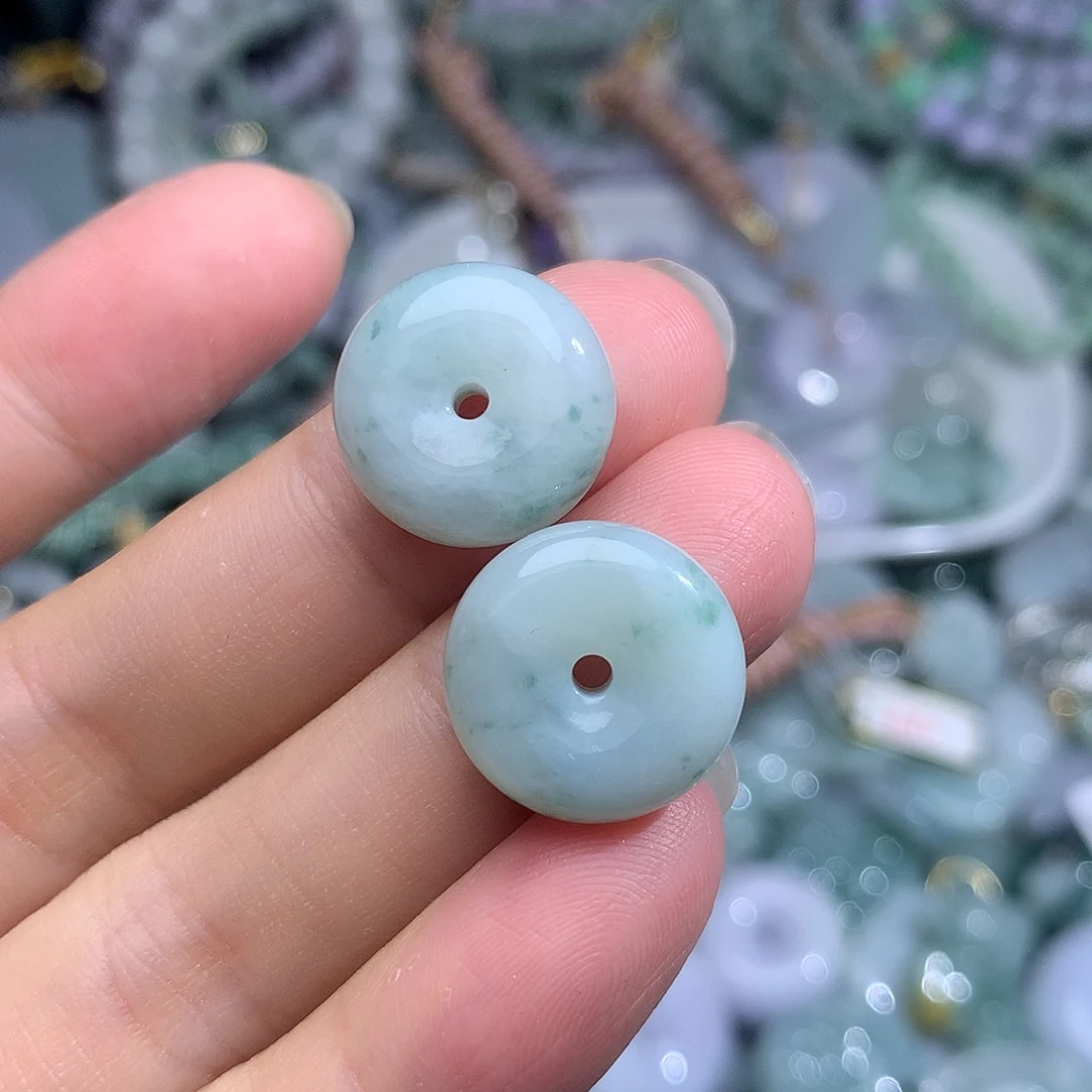 翡翠未镶嵌颈饰272。