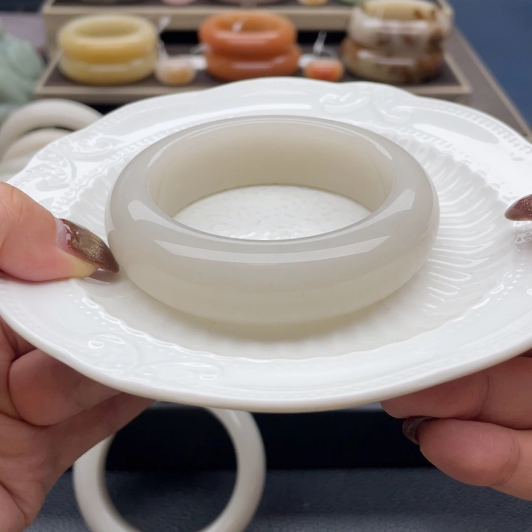 石英质玉未镶嵌手镯