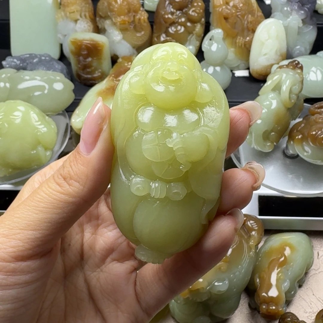 盒****和田玉未镶嵌把件