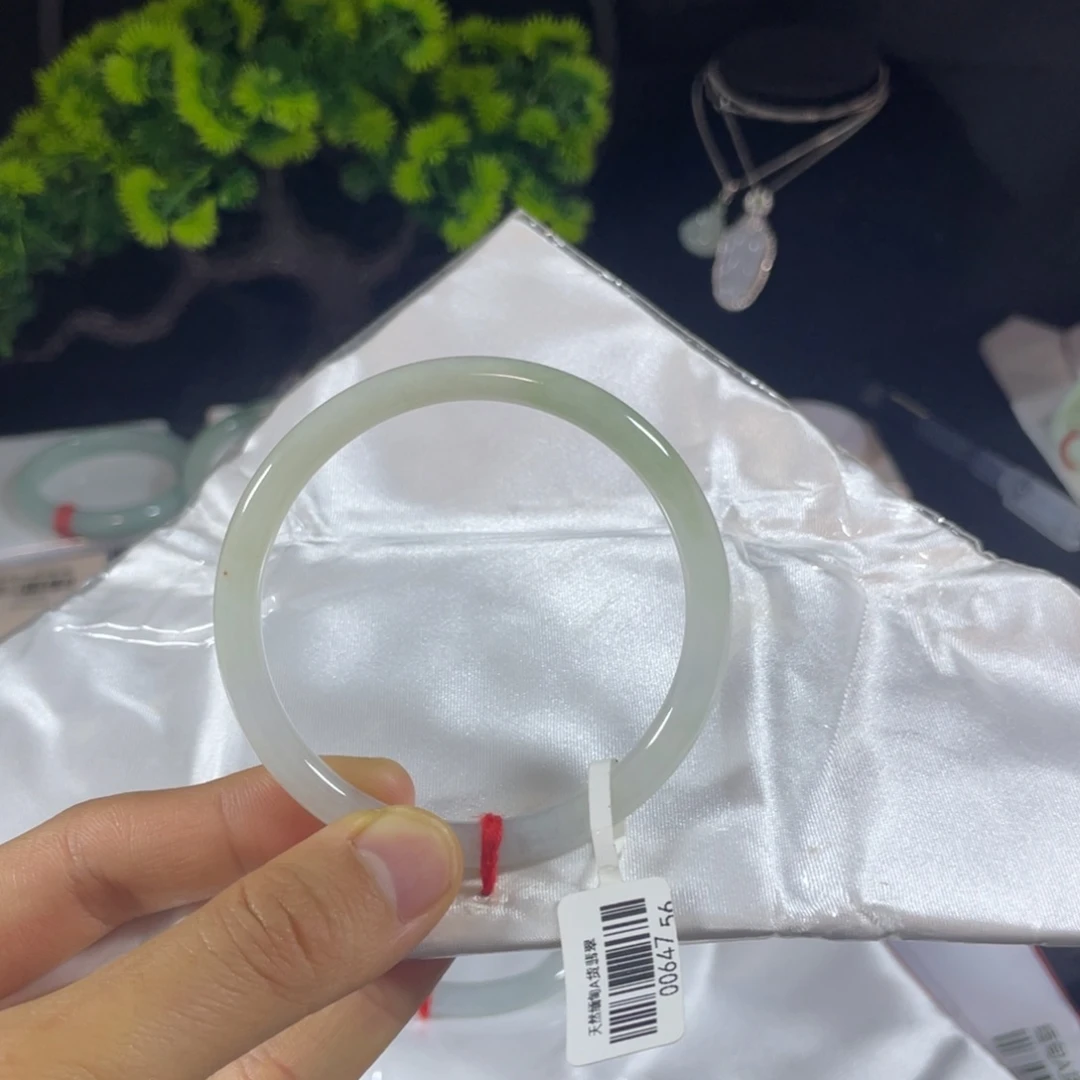 未镶嵌手镯翡翠天然翡翠手镯