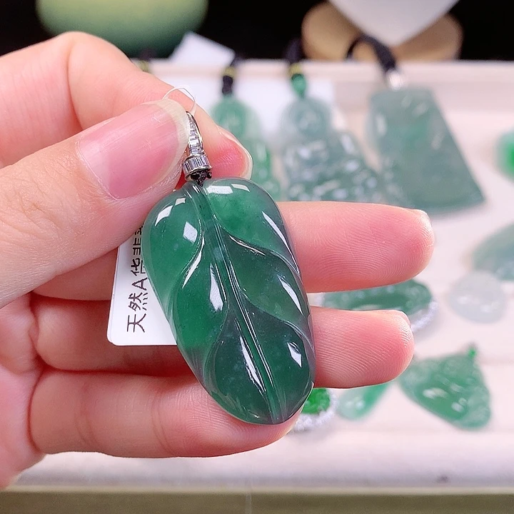翡翠颈饰未镶嵌翡翠