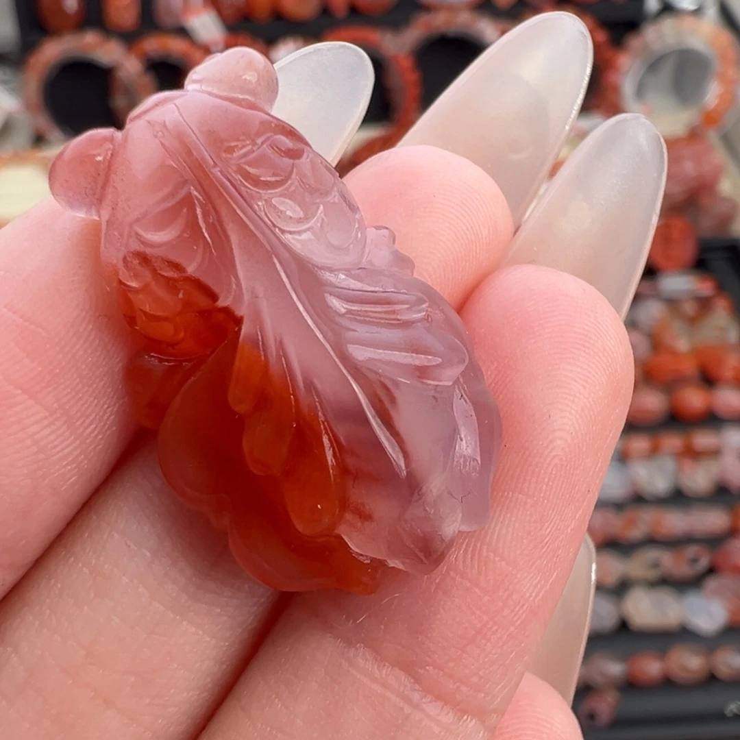 南红玛瑙未镶嵌颈饰金鱼