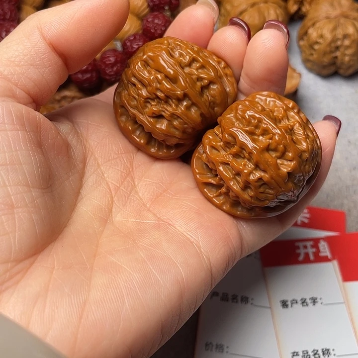 陈***忠吊坠文玩核桃白狮子