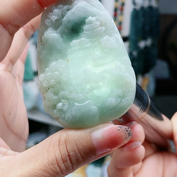 颈饰足铂镶嵌翡翠翡翠