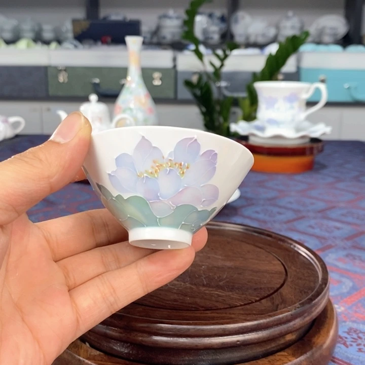 荷韵品茗杯手绘釉下高温