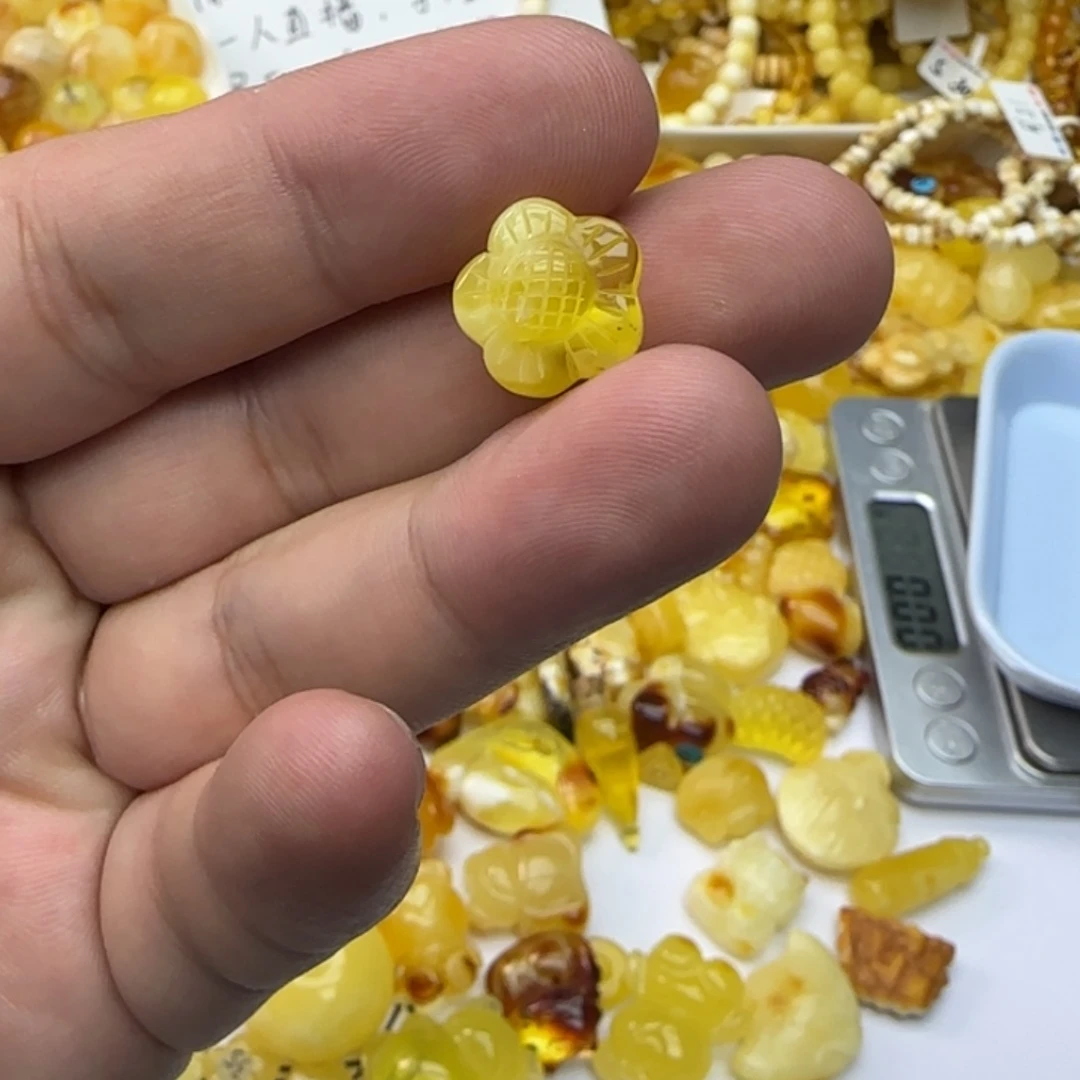 琥珀未镶嵌裸石0.72克