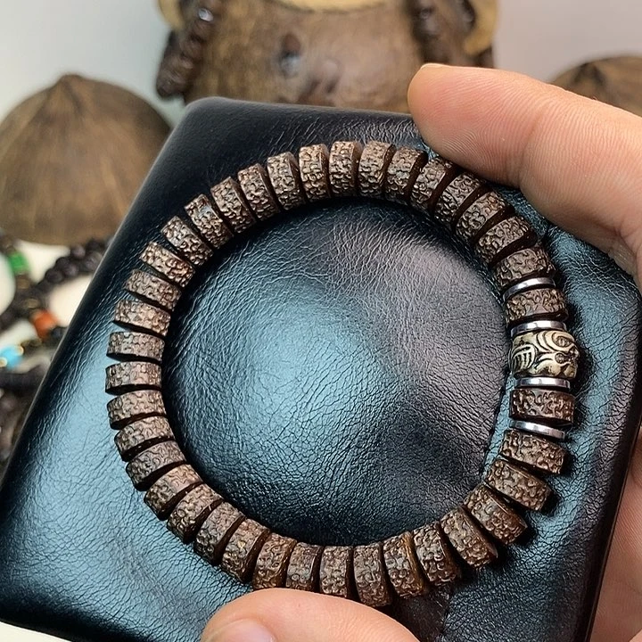 椰蒂手串95耶嘎搭配吞金兽