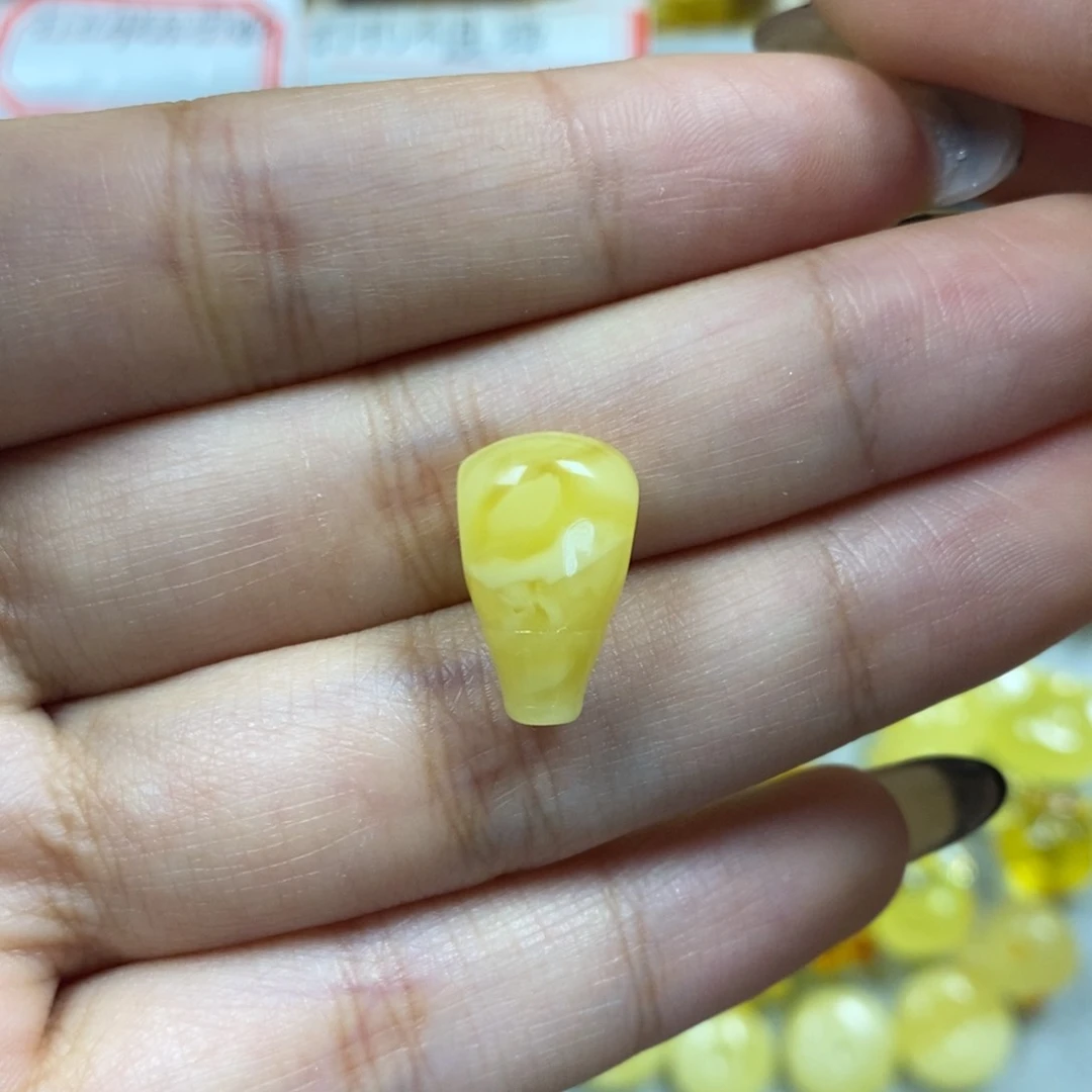 未镶嵌颈饰琥珀三通
