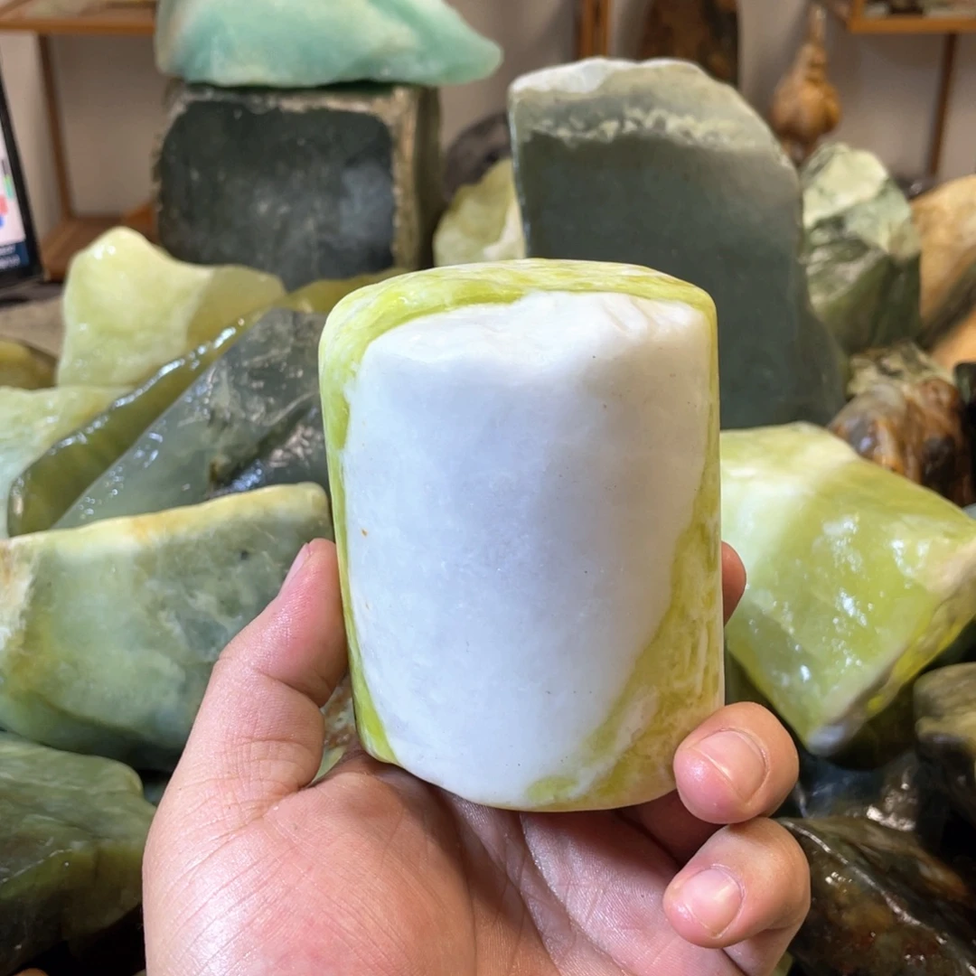 蛇纹石玉未镶嵌中国四大名玉简易