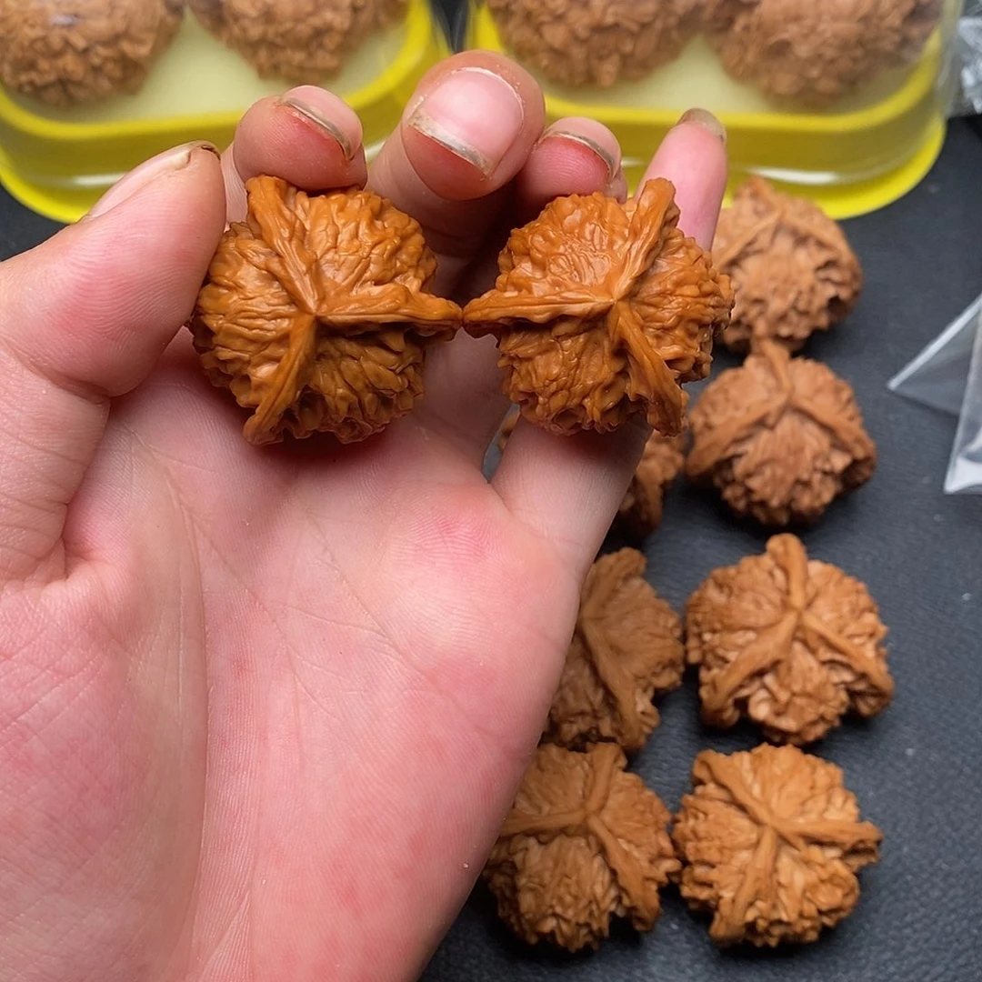 文玩核桃吊坠手捻球奔