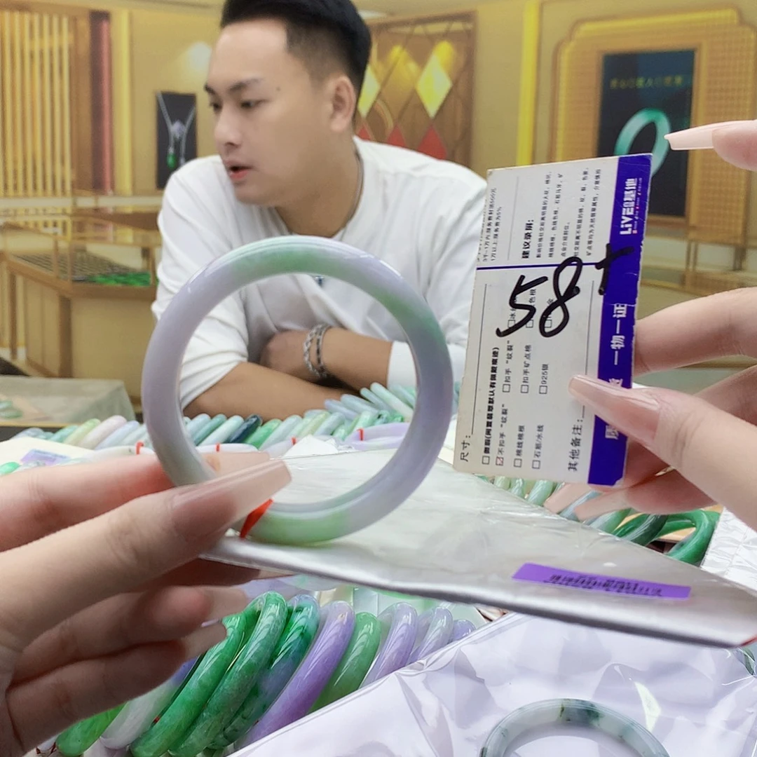 翡翠未镶嵌手镯nnn