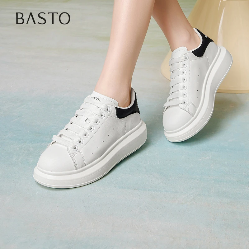 百思图2025新款时尚户外运动小白鞋厚底圆头女休闲鞋春夏V0121AM5