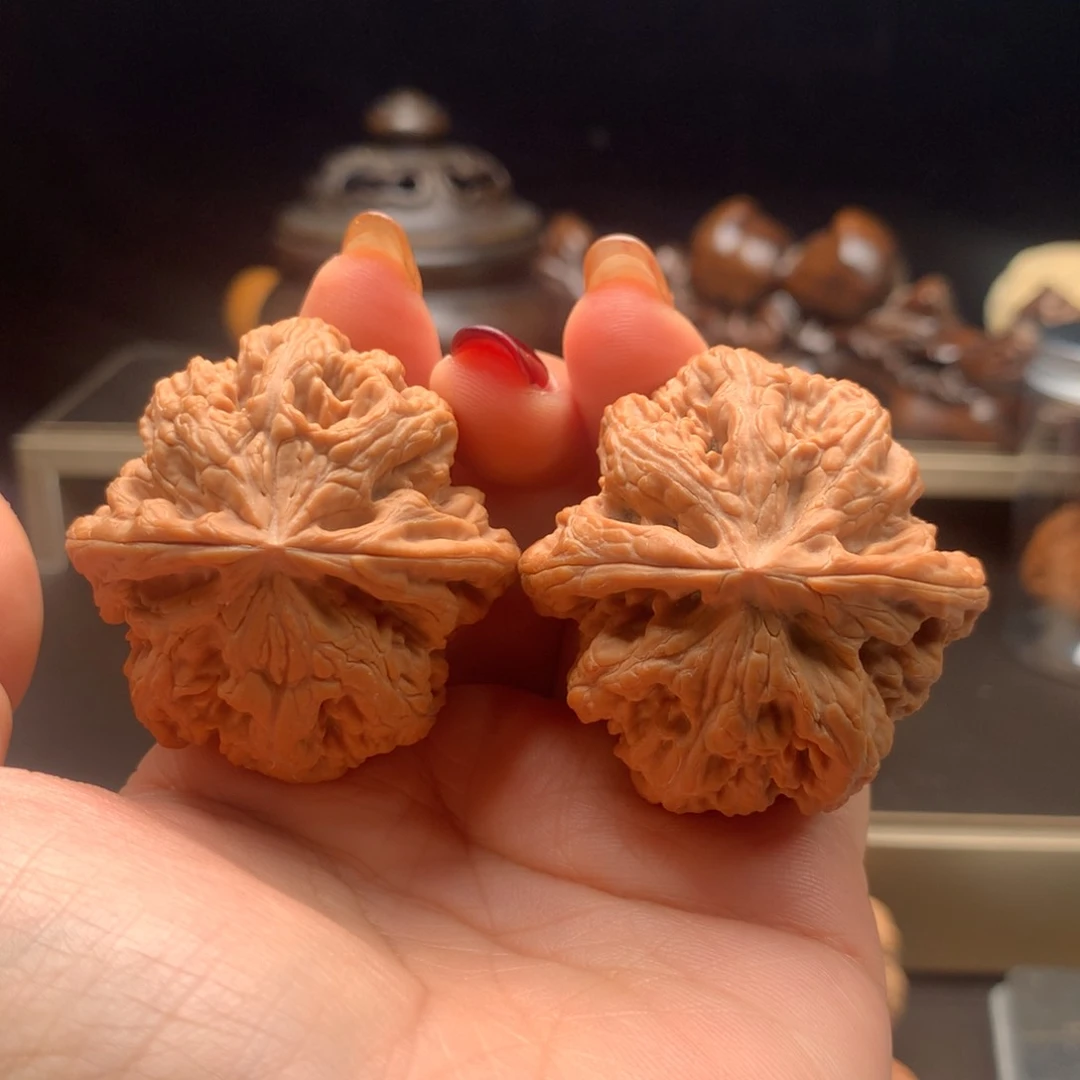 吊坠文玩核桃༺***༻粗筋