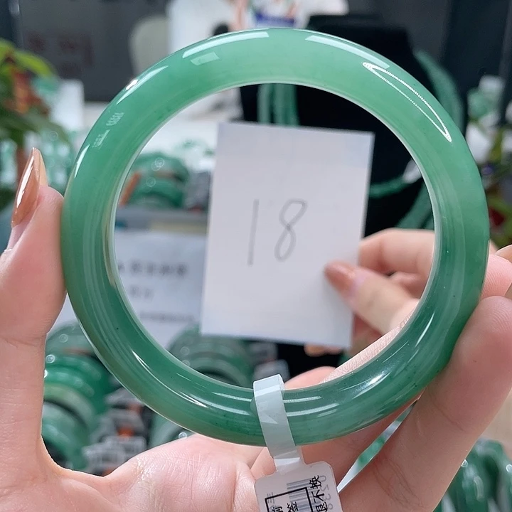 石英质玉手镯未镶嵌天然A货非洲翠手镯