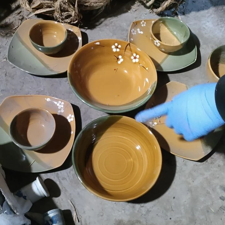 摆件陶瓷盘子碗啥都有