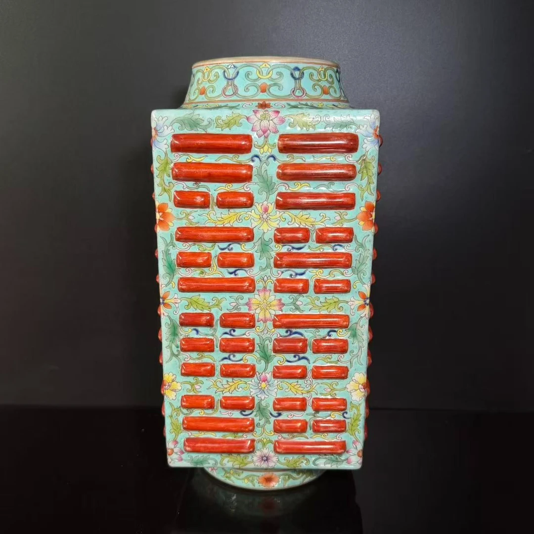 Lot38-绿地八卦琮式瓶-乾隆年制款H:30.5cm-LF12090075001061