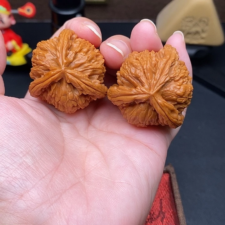 文玩核桃把件白奔