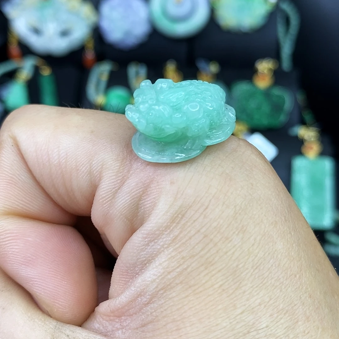 颈饰未镶嵌翡翠吊坠