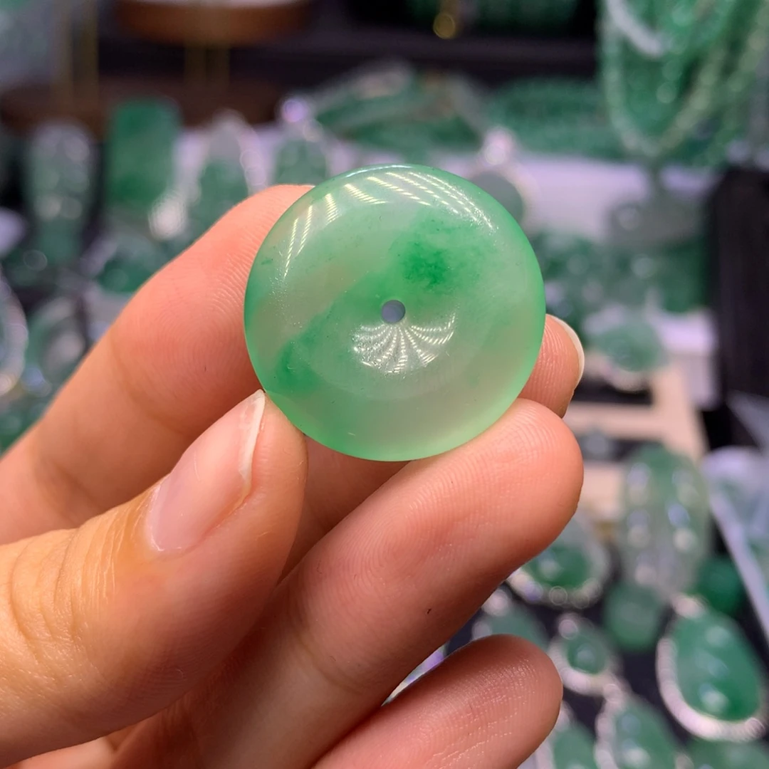 石英质玉（非洲翠）未镶嵌颈饰