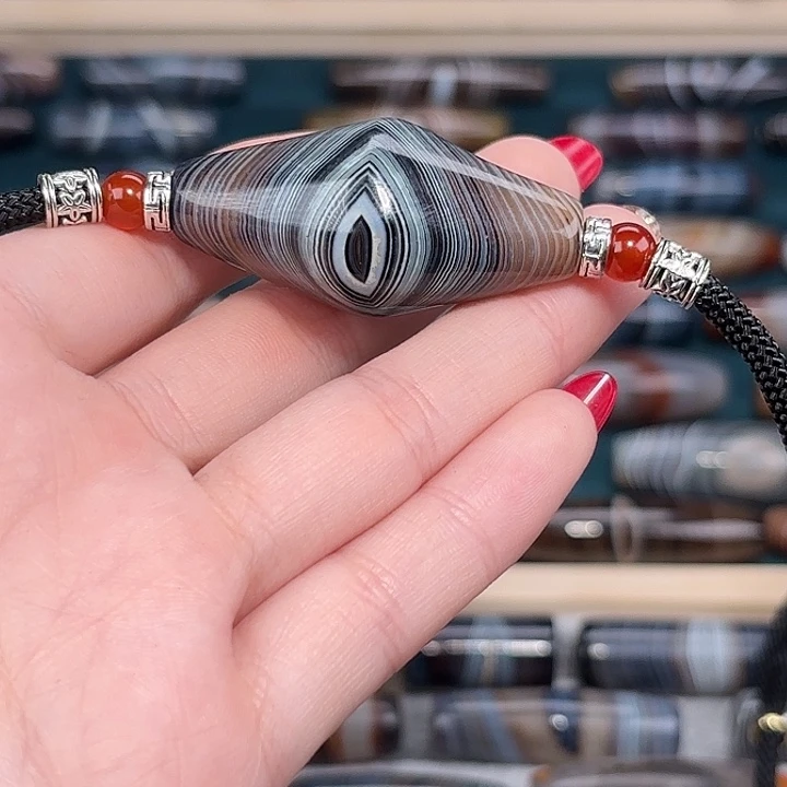 东***，玛瑙/玉髓合金珠宝奇石