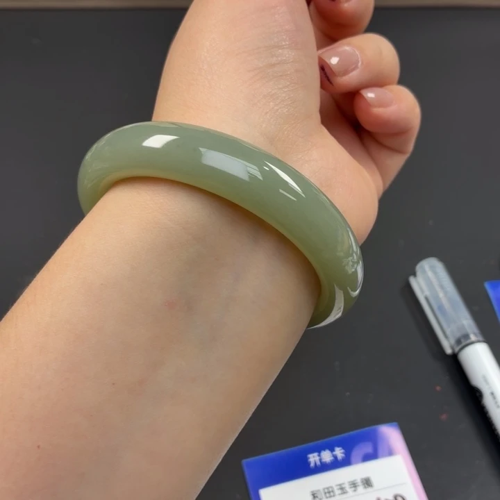 和田玉（糖玉）手镯未镶嵌