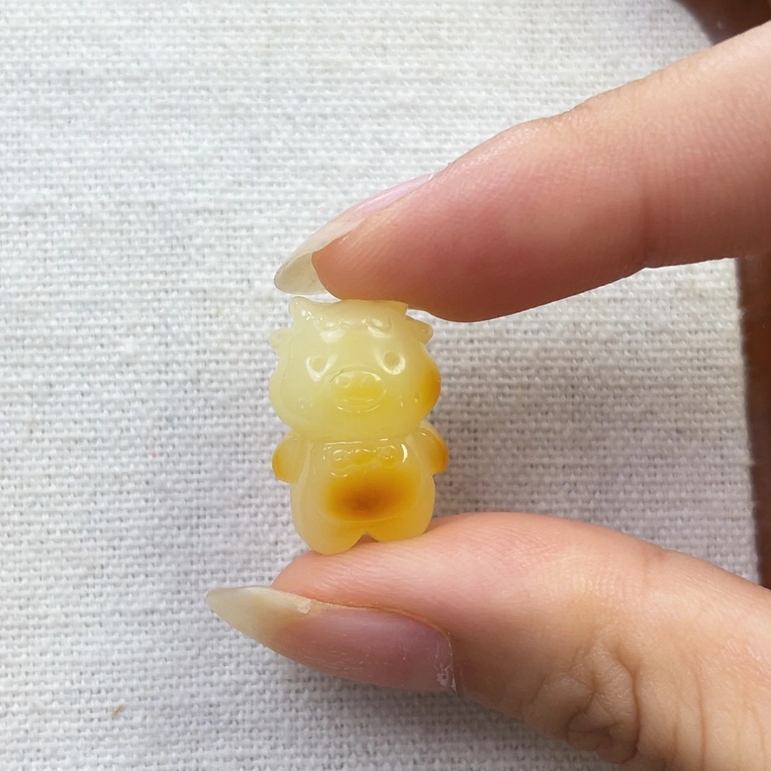 裸石琥珀未镶嵌小羊