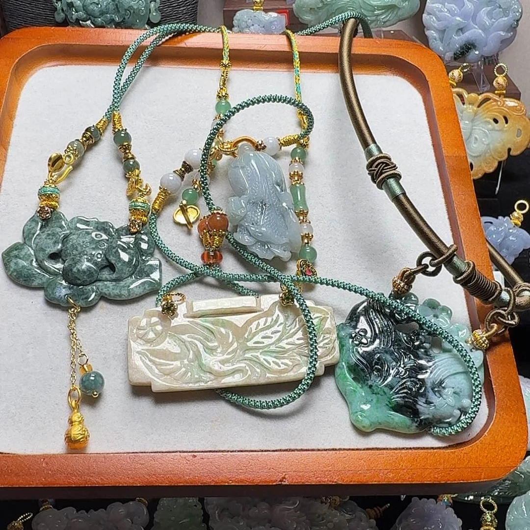 吊坠(赠链)未镶嵌翡翠w****记