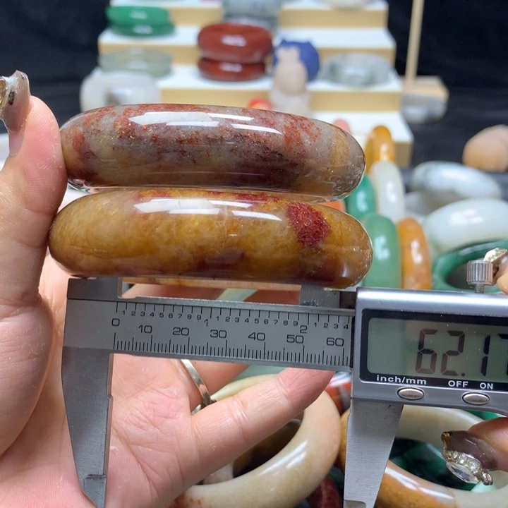 未镶嵌手镯石英质玉