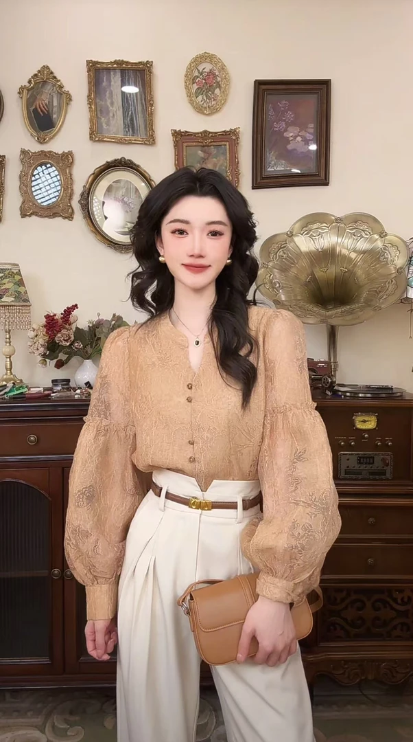 现货【港万】夏季新款法式气质通勤高级感提花V领显瘦衬衫2503Y5056