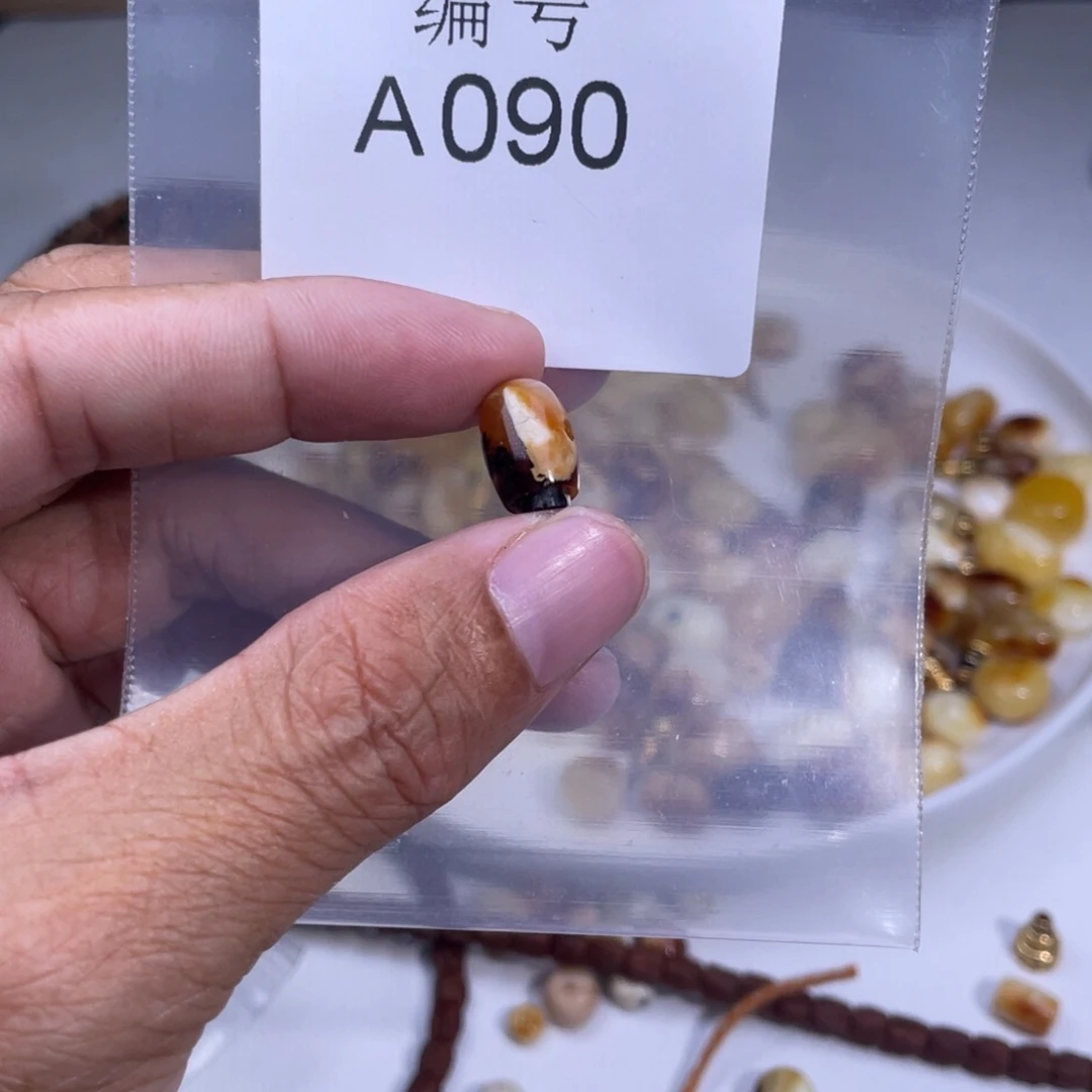 琥珀未镶嵌裸石蜜蜡