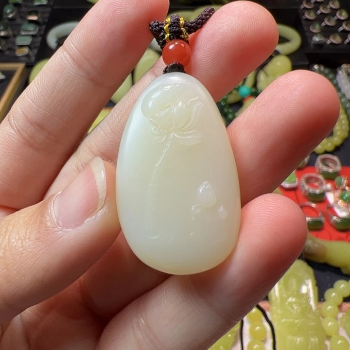 和田玉颈饰未镶嵌米达荷花