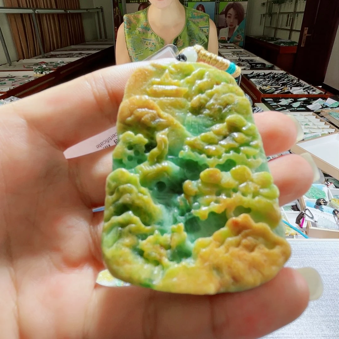 翡翠未镶嵌颈饰一