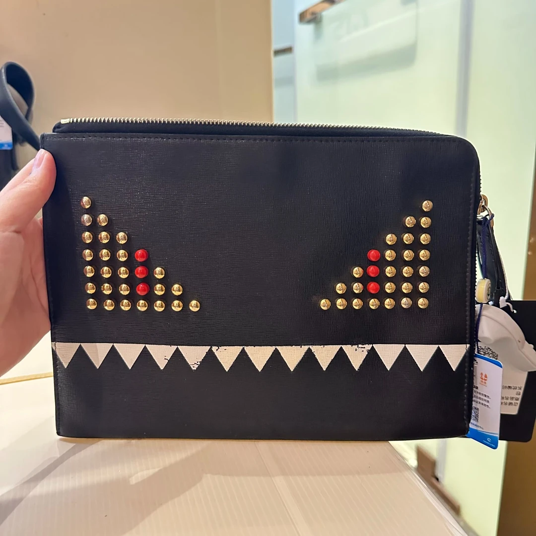 95新 FENDI/芬迪 黑色手拿包yy 1752 0717