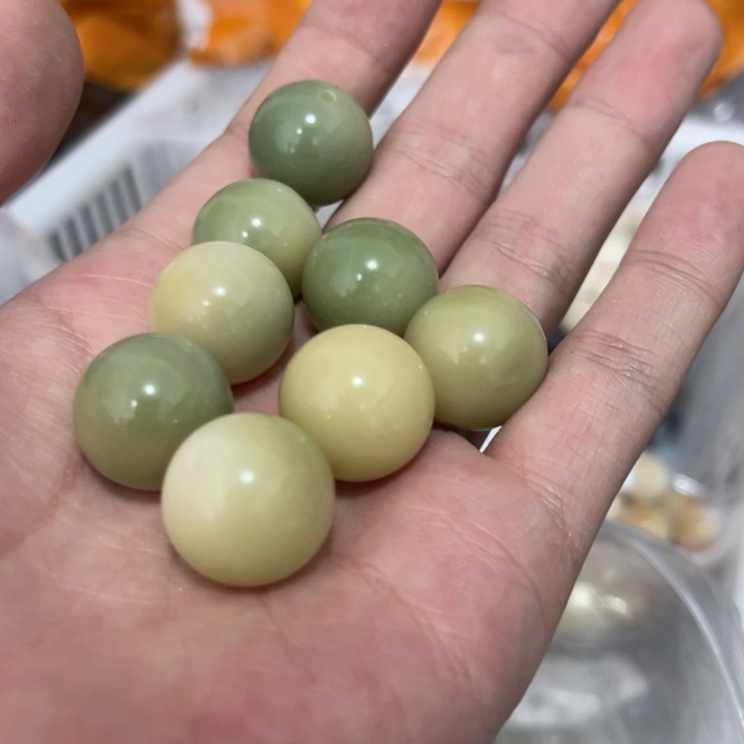 吊坠白玉菩提b18/10+3颗青提大卡