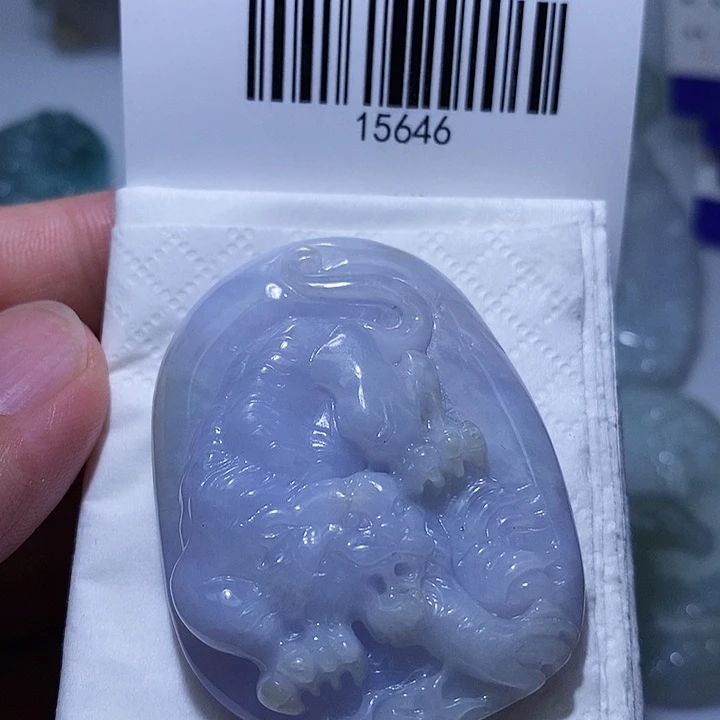 翡翠未镶嵌颈饰一